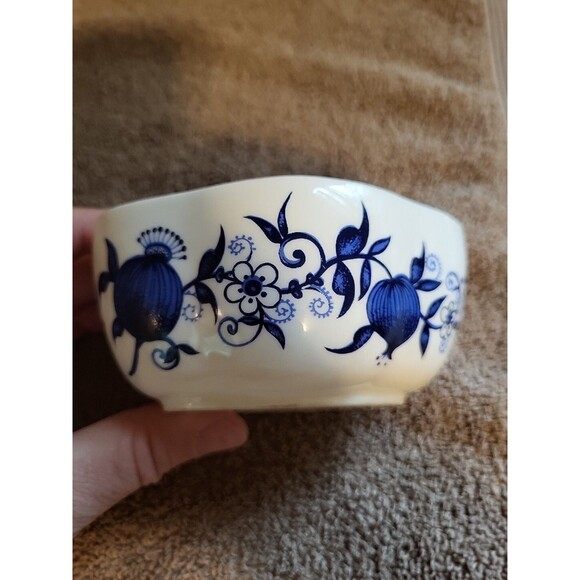 Vtge Vienna Woods MANN Porcelain Egg Blue Design china Trinket Box 5"x4" preown - Picture 11 of 16